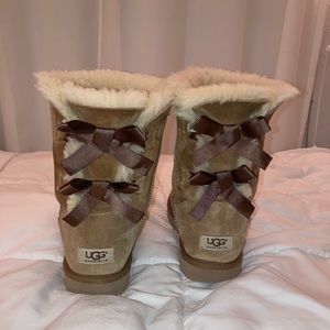 Excellent shape size 8 Bow UGG Boots!!!!